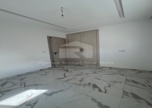 A VENDRE  S+3  à Sahloul 4