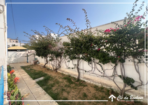 à vendre  villa pas loin de hamadi