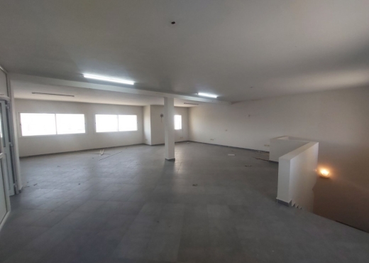 AL un local industrielle 450m2 ZI