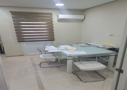 Local et deux bureaux pour investi