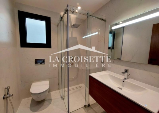 S3 aves terrasse à La MarsaMAL1998