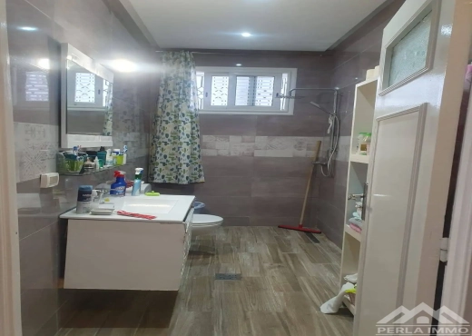 A Vendre Villa+2 Studios Ghazella