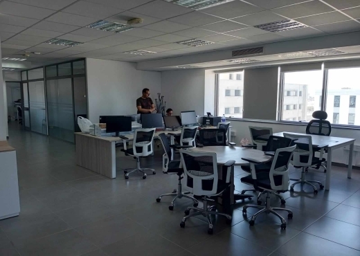 Super bureau 471 m² hs au lac 3 kram