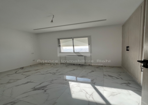 A VENDRE  S+3  à Sahloul 4