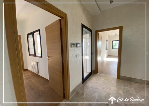 une bellle villa avec piscine à chotrana 3