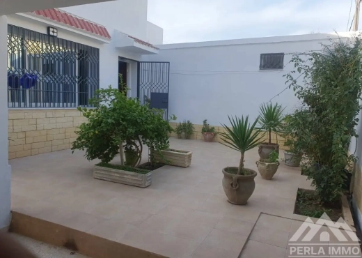 A Vendre Villa+2 Studios Ghazella