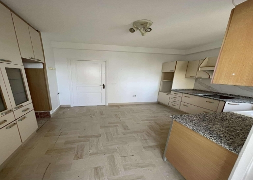 📍 ENNASR 1 – APPARTEMENT S+4 TRANSFORMÉ EN S+3 À