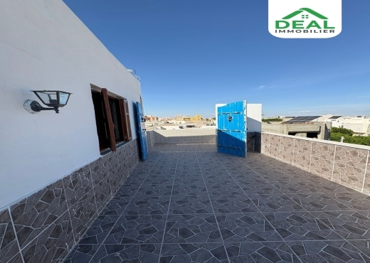 عمارة ذات طابقين بحي الرياض - سوسة