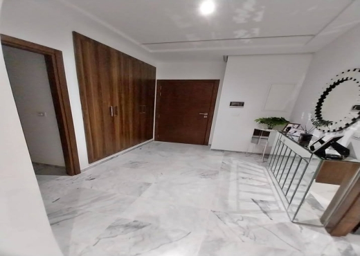 A Vendre appart  S+3 HS La Soukra