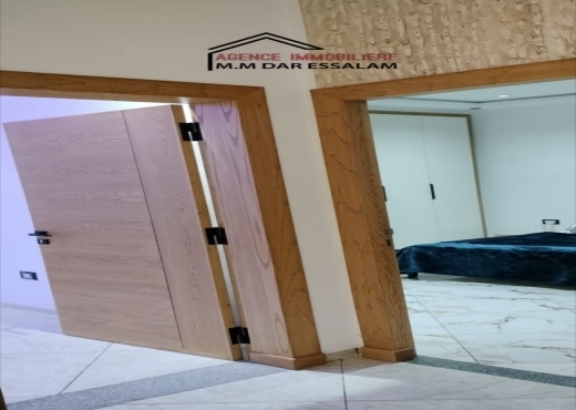 maison indépendante avec un garage