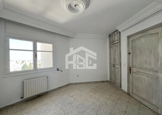 A vendre S+3 de 157 m² à Ennasr 1