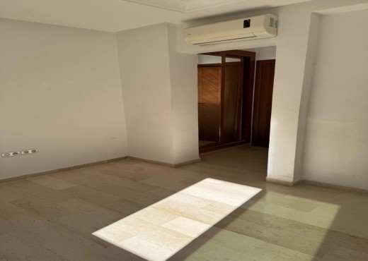 📍MENZAH 9 C  : APPARTEMENT S+2  À LOUER