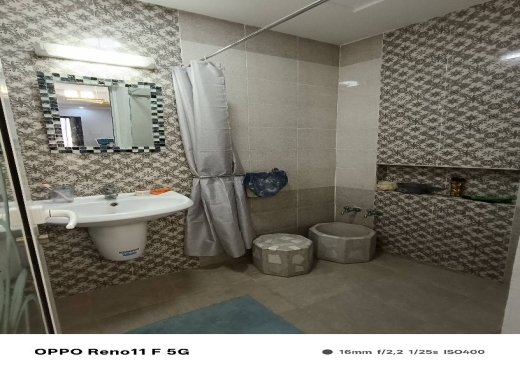 a vendre une maison et un studio au ventre ville