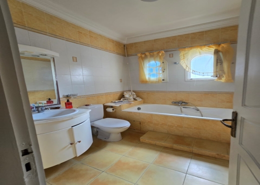 Villa S+5 Avec Jardin à Sahloul