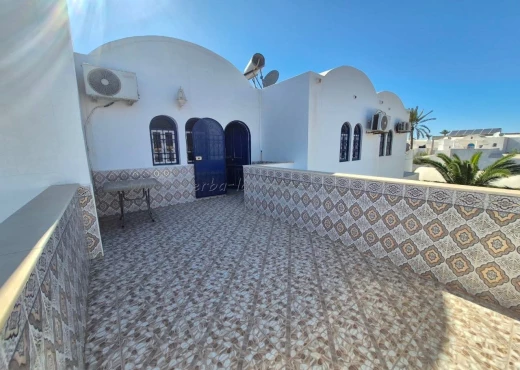 maison À Louer à MEDENINE - Maison S+4 avec piscine à Midoun - Immobiliere.tn - Photo 6