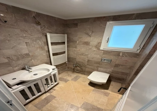 rez de chaussée À Louer à ARIANA - 📍 MANAR 1 : REZ-DE-CHAUSSÉE DE VILLA S+4 À LOUER - Immobiliere.tn - Photo 4