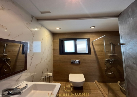 Etage de villa S+3 avec piscine
