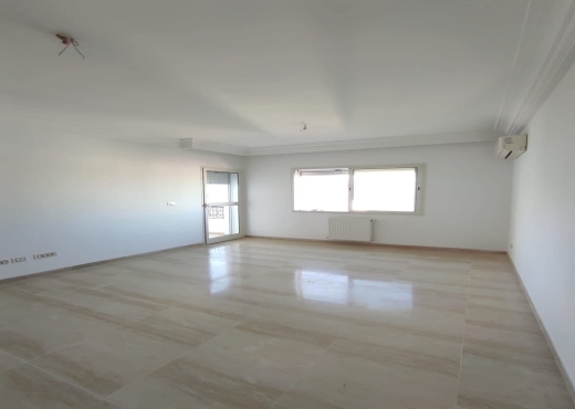 📍 ENNASR 1 – APPARTEMENT S+3 SEUL SUR LE PALIER À