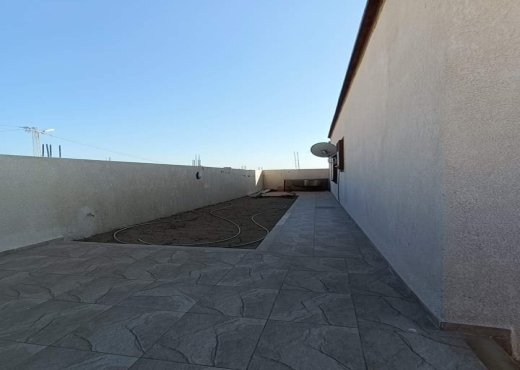 للبيع منزل حديث البناء مطل عل البحر و الجبل و قريب من كل المرافق في الهوارية