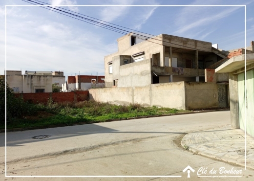 à vendre un lot de terrain