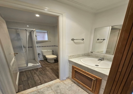 CITE ENNASER 2 : APPARTEMENT S+4 A LOUER