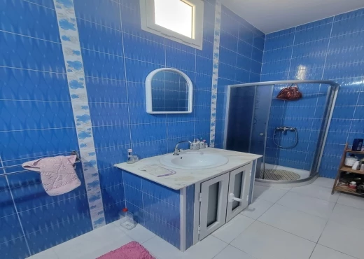villa À Vendre à BIZERTE - 🏠 À Vendre – Magnifique Villa S+4 Duplex R+1 - Immobiliere.tn - Photo 4