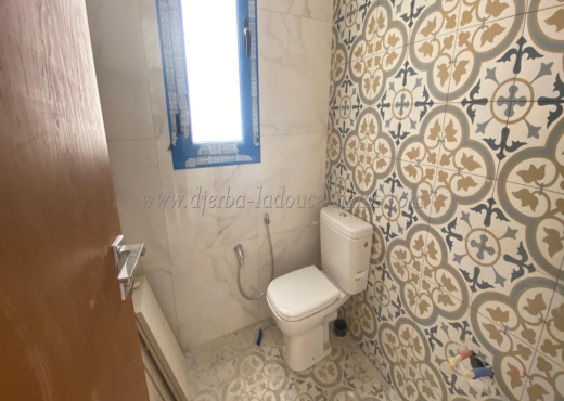 A VENDRE Villa S+4  Piscine Ghizen