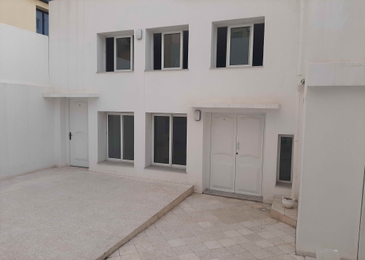 Appartement S+3, usage bureau, au