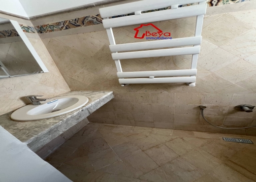 Une villa avec piscine
