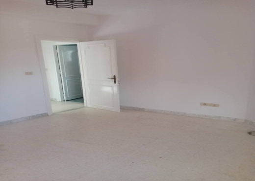 A Vendre Appart S+3 Cité Enassr