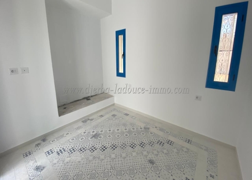 A VENDRE Villa S+4  Piscine Ghizen