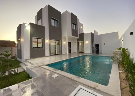 À Vendre Superbe Maison S+3 Djerba