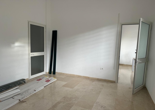 Bureau hs 230 m² au lac kram