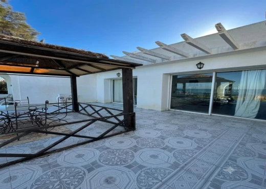 maison À Vendre à SOUSSE - VILLA PIEDS DS L'EAU A CHAT MARIEM - Immobiliere.tn