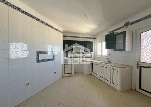 A vendre S+3 de 157 m² à Ennasr 1