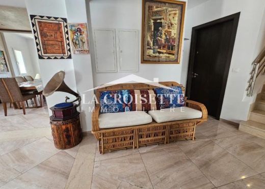 Villa S+5 avec piscine aux jardins de l'Aouina ZVL1694