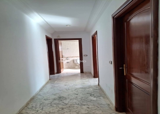 A Vendre Appart S+4 Cité Ennasr