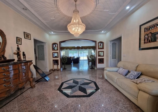 A Vendre Villa S+5 HS La Soukra