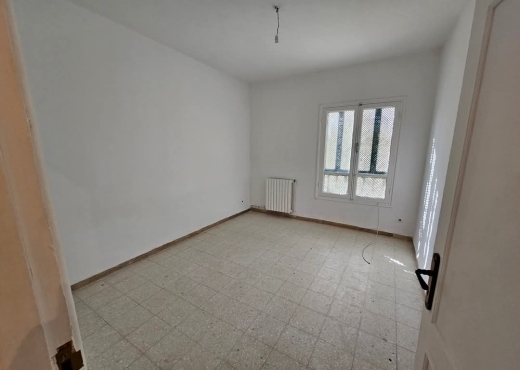 📍 RIADH EL ANDALOUS : APPARTEMENT S+4 AU REZ-DE-C