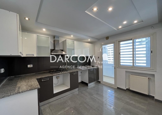 bel appartement s+2 J.de Carthage