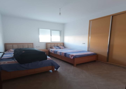 للبيع منزل حديث البناء مطل عل البحر و الجبل و قريب من كل المرافق في الهوارية